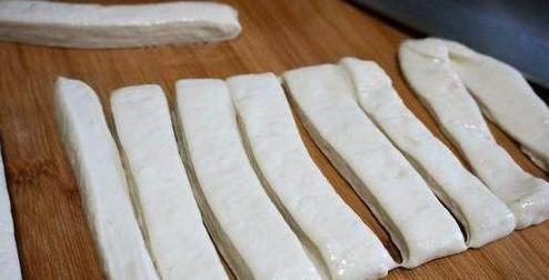 早餐|无矾无碱能炸油条?23年早餐店老板:只需加这2样,蓬松又健康