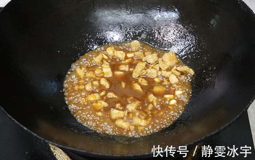 土豆不要炒土豆丝了，教你一道传统老菜炒三丁，做法简单好吃下饭