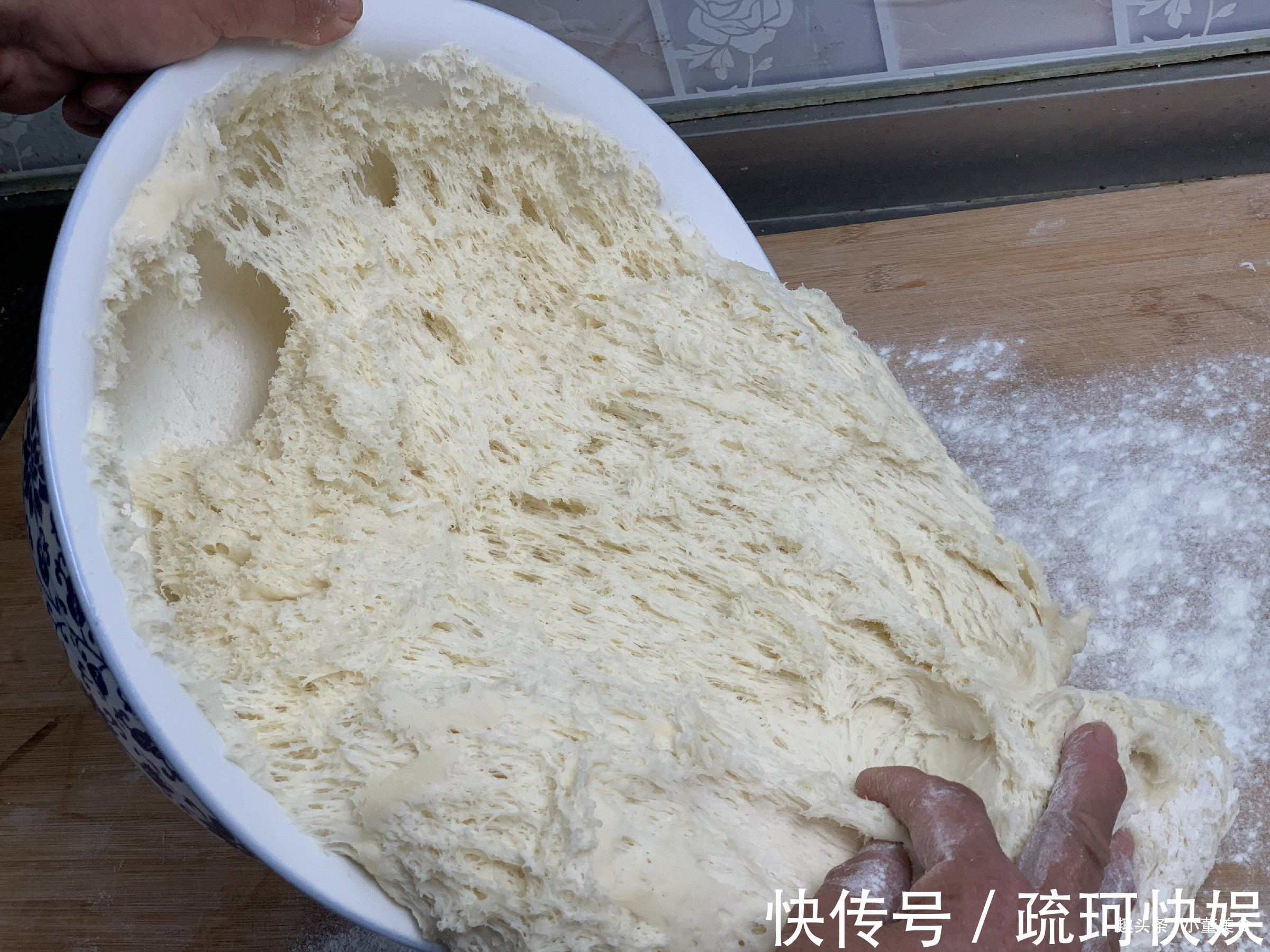 老妈|冬天发面时,别只会放酵母,记住3个诀窍,馒头又软又好吃