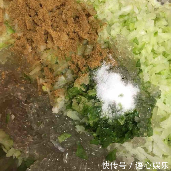 40年大厨炸丸子的秘诀:掌握这个技巧,包你炸出圆润香酥的丸子