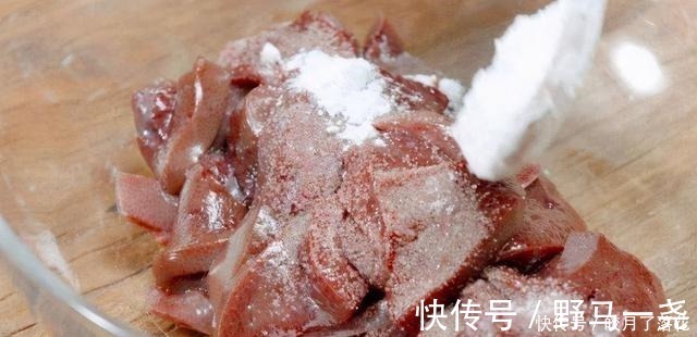 炒猪肝|炒猪肝前,先腌制还是先焯水顺序弄错了,难怪猪肝又老又腥