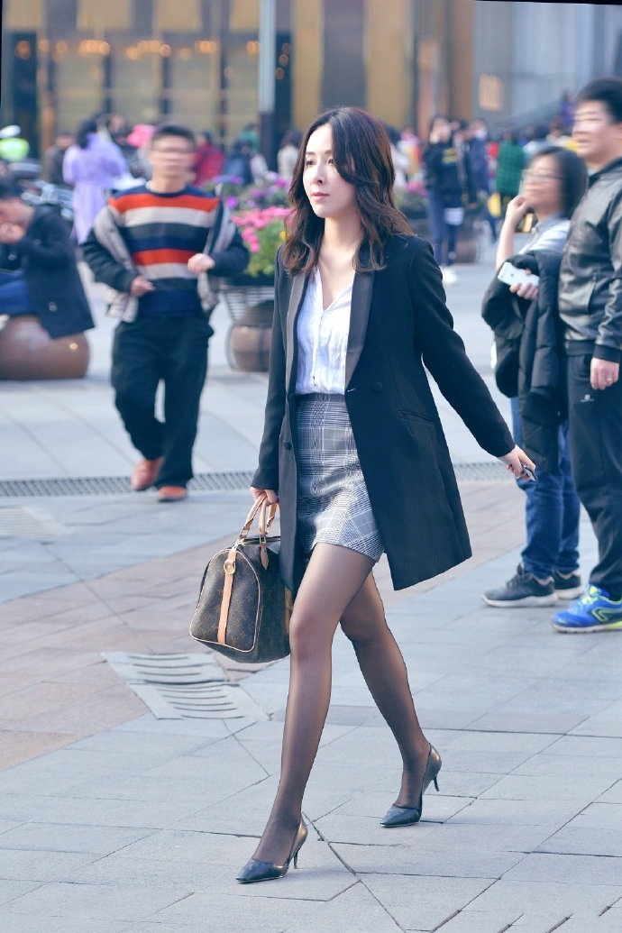 黑白|经典黑白搭配的小姐姐,气质温婉,尽显女性时尚之美