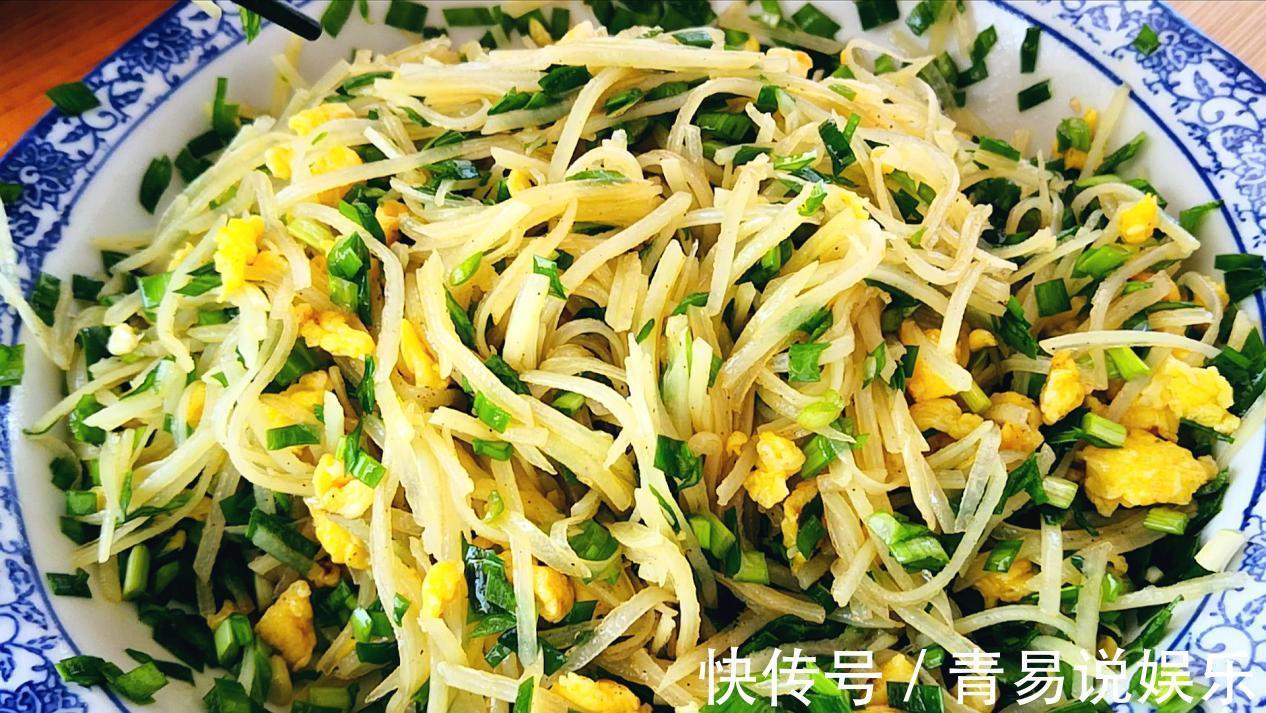 土豆不要炒着吃了,教你秘制新吃法,皮薄馅大,一上桌就被抢光