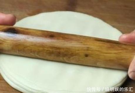 技巧|怎样把饼烙的轻薄?掌握一个小技巧,一次做10张,个个比纸还薄!