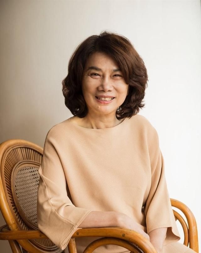 董明珠|撒贝宁问董明珠：我去格力公司上班吗？董明珠耿直回应获网友大赞