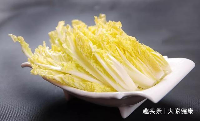 盐水泡|蔬菜不是吃得越多对身体越好,3种蔬菜建议少吃,潜藏很多安全隐患