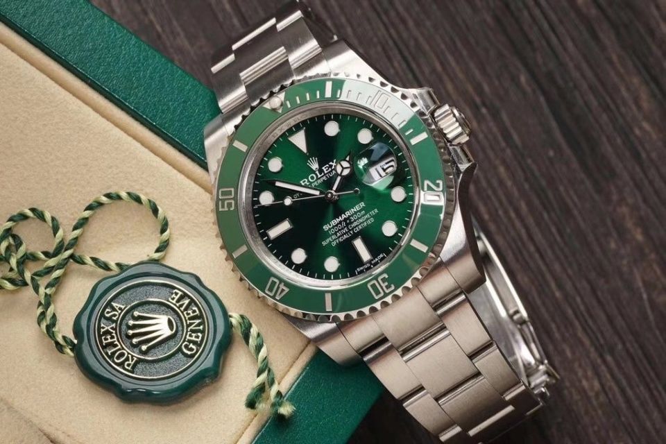 绿水鬼 在价格上天的绿水鬼面前,谁能拿下潜水表的下一个宝座!那只有五十噚莫属了!!!