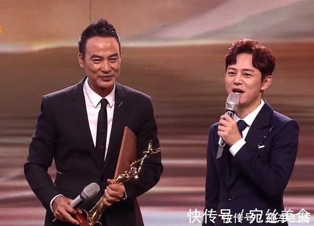 金鹰节何炅再现神救场,秒速化解突发状况,任达华连说谢谢!