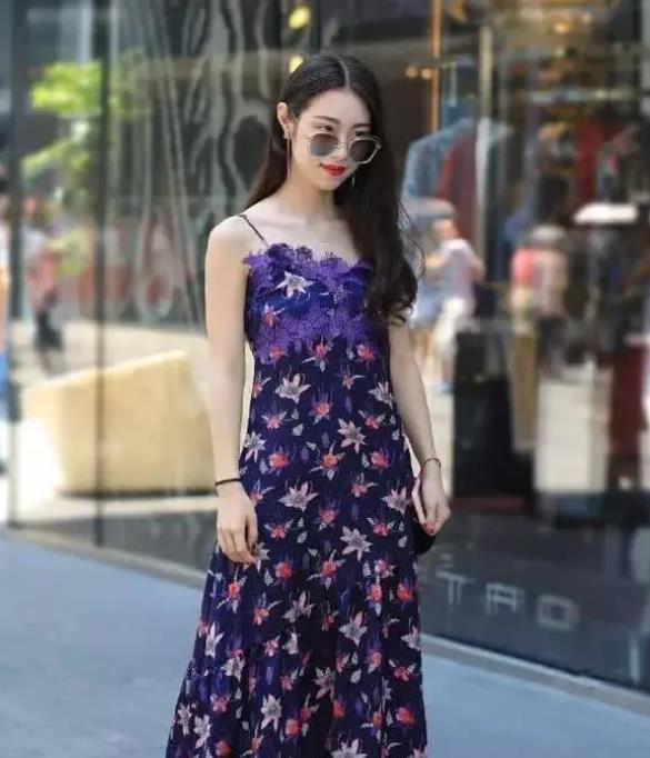 街拍:气质甜美可人,彰显甜美迷人的气质,优雅大气