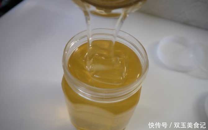 嘴唇|嘴唇总是反复干裂、起皮咋办?别撕别舔,4个非常润唇法教会你