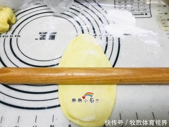  毛毛虫|假期早餐不用愁，毛毛虫面包做法收好了，简单美味，孩子吃不够