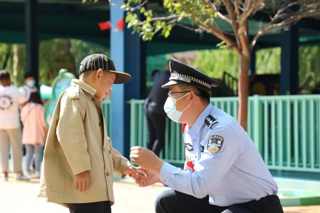 游客|葫芦岛旅游警察大队维护景区安全和谐 确保长假游客平安