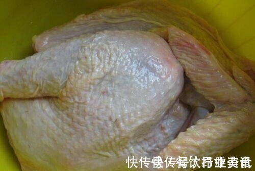 鲜嫩|半碗酱油搞定一只鸡——沙姜酱油鸡，入味鲜嫩，口口香醇