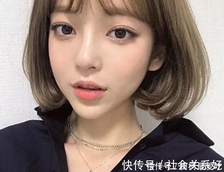 减龄|换对发型相当于换了张脸,这几款“齐脸烫”短发超显脸小,美极了
