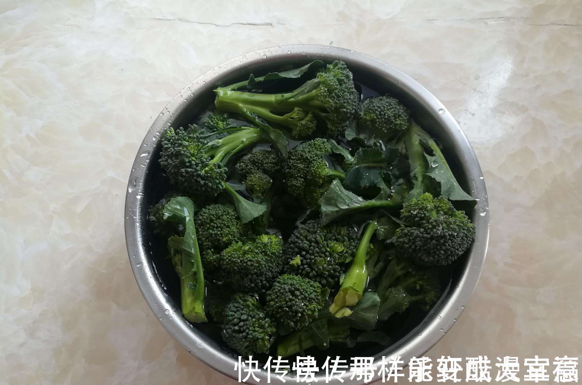 凉拌西兰花,最忌焯水,学个新做法,营养流失少,爽脆又入味