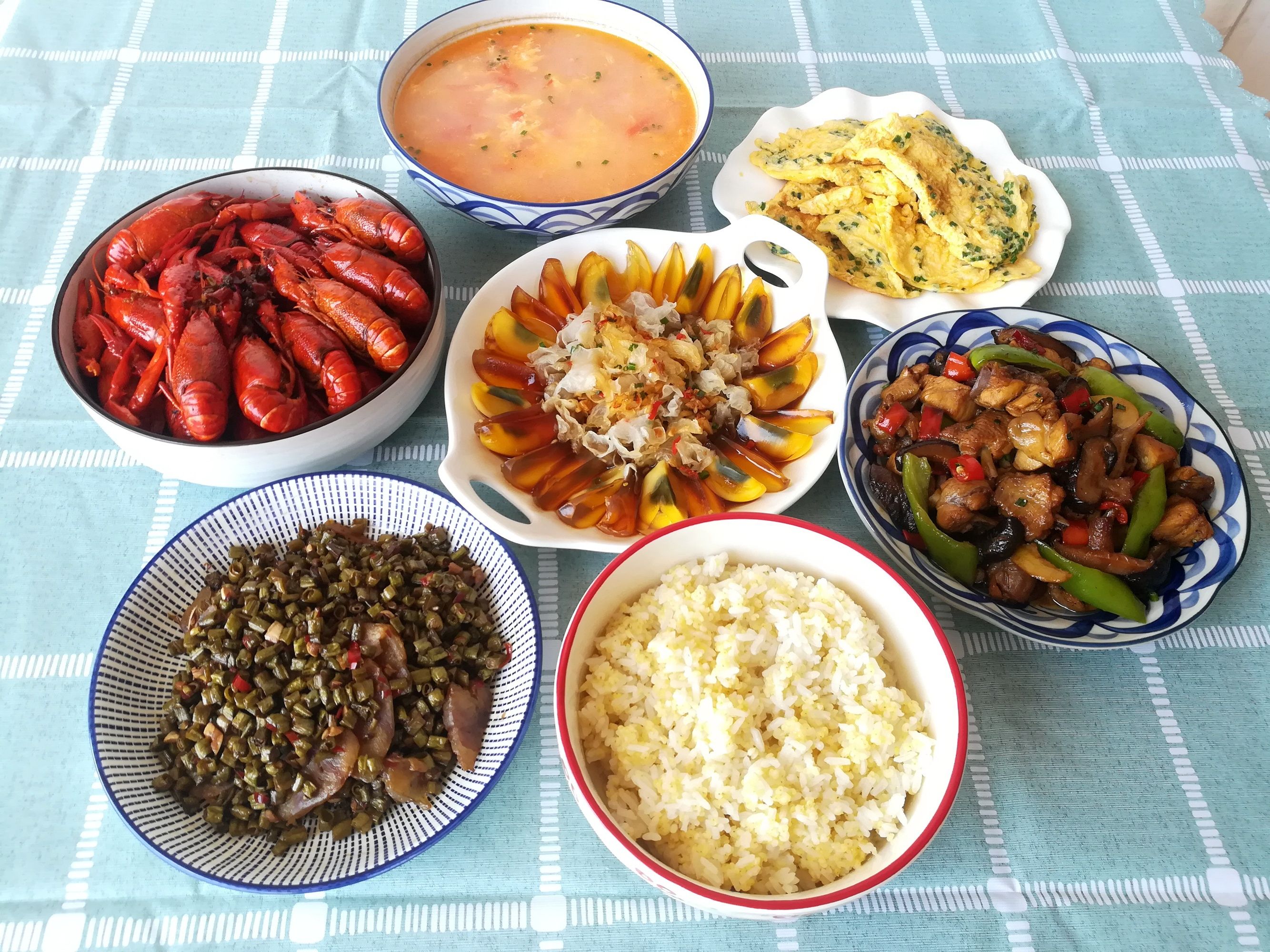 闺蜜一家四口来串门，做5菜1汤招待，不剩菜、不浪费，吃得舒服