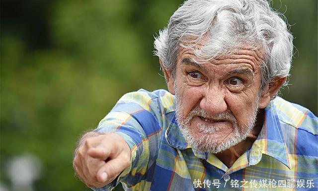 男性若出现四种“丑态”,或是在提醒你雄激素快要“见底”了