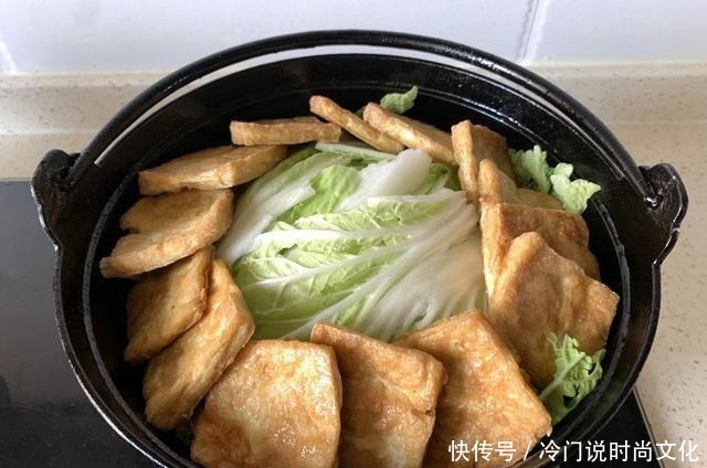 白菜|白菜炖豆腐,有人先炒白菜,有人先炒豆腐,都不对!这样做才入味