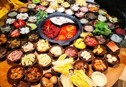 日本|日本“奇葩”饮食方式,米饭搭配着面条吃,网友不怕噎着吗