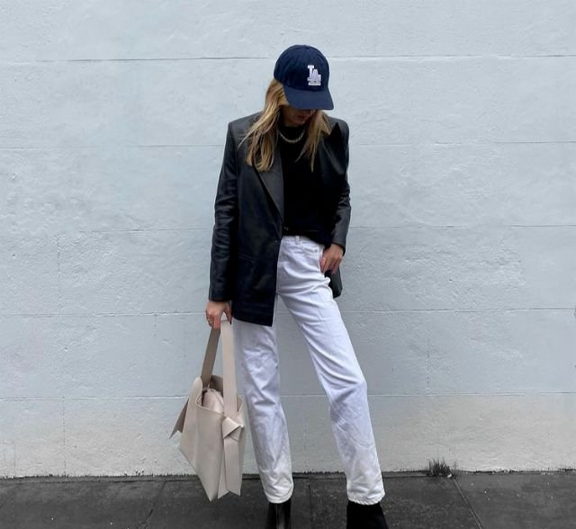 今年流行“西装+平头鞋”一块穿，端庄大气又干练，上班休闲两用