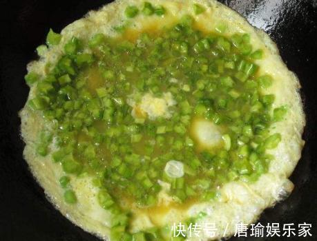 苦瓜|苦瓜炒鸡蛋,先炒苦瓜还是先炒蛋?大厨:都不对,这样做清脆嫩滑