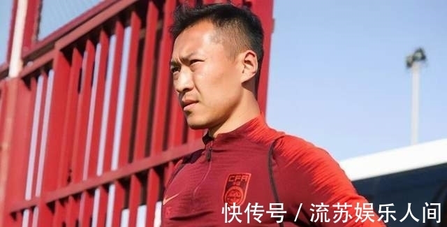 队长|国足官网为吴曦庆生!33岁队长遭球迷讥讽:缩头+海参事件忘了?