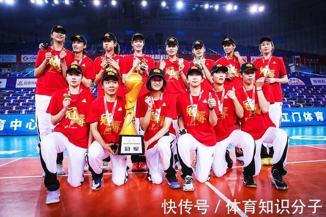 江蘇女排|外媒:強(qiáng)大的天津女排實(shí)現(xiàn)三連冠 17連勝打出了一個(gè)非凡的賽季