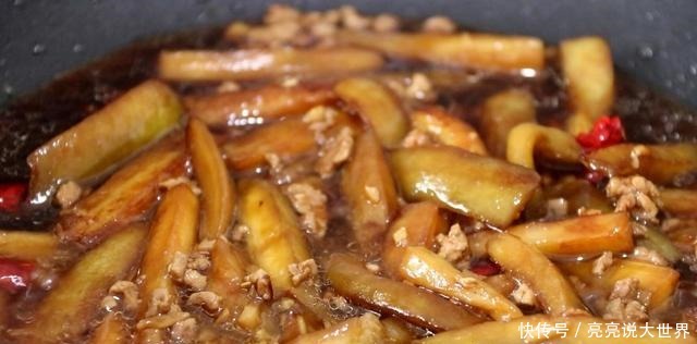 1根茄子,一块猪肉,这是茄子肉末焖面的做法,真好吃