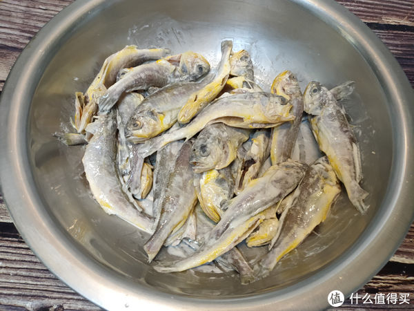 遇到这小鱼我从不错过，一买三五斤，味道鲜美，骨头都能吃