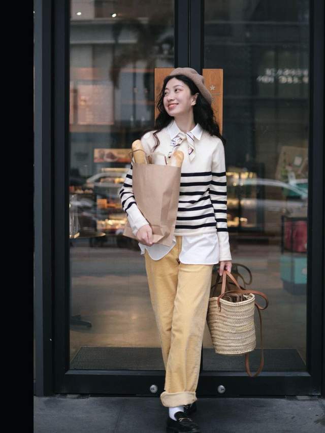 条纹上衣 想要穿出日杂风?不如试一试混搭,条纹上衣+直筒裤,实用又百搭