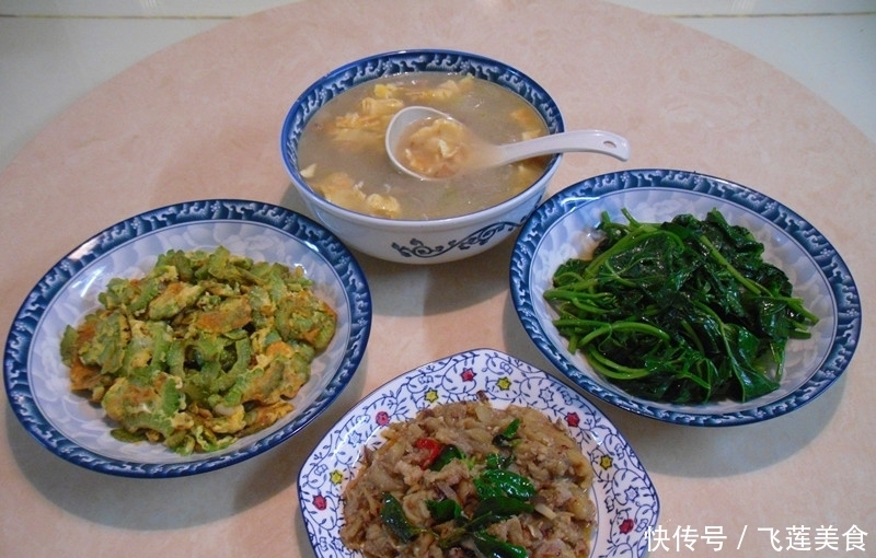 和婆婆在家吃午饭,10块钱不到做了三菜一汤,营养丰富真实惠