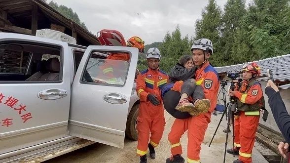 山林|16名驴友被困原始山林，贵州出动300余人紧急救援