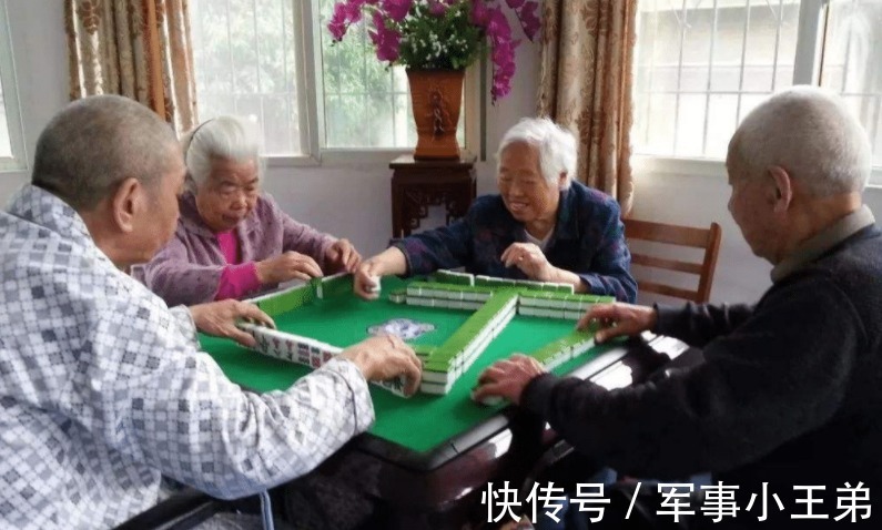 棋牌室|为什么说老年人不要去棋牌室？63岁大妈哭诉：家差点没了