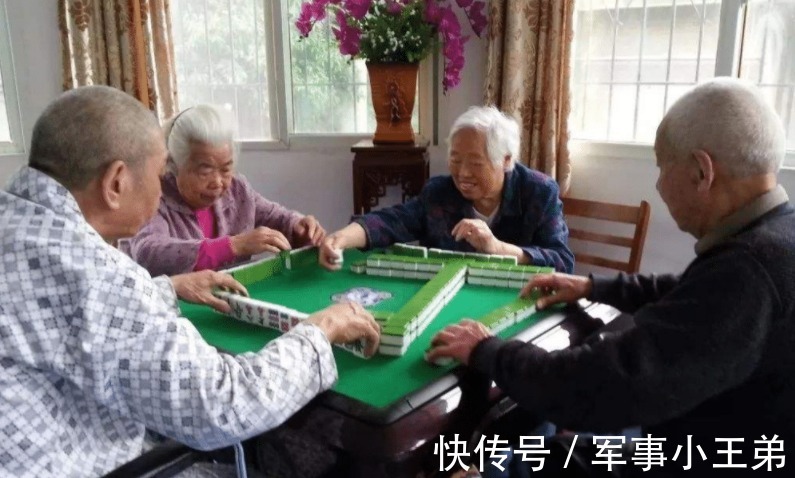 棋牌室|为什么说老年人不要去棋牌室?63岁大妈哭诉:家差点没了