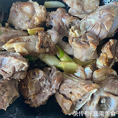 白糖|轻松几步就能完成的红烧羊肉，以后再也不愁下厨了