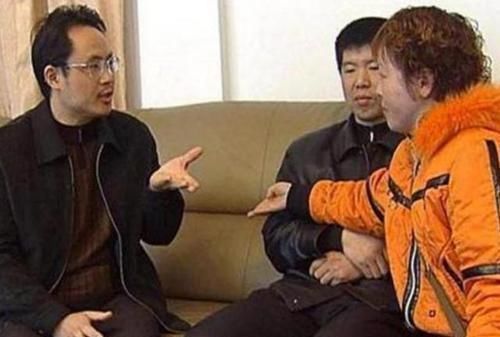 不法分子|女儿第一天上幼儿园,金脚链就不见了,宝妈怒找老师反被打脸