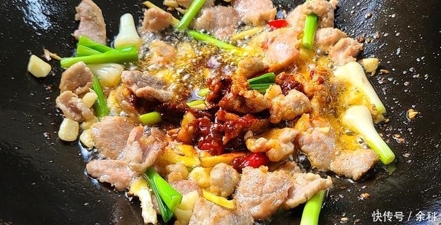 几块钱|几块钱的香干,和蒜苗、猪肉简单一炒,出锅下饭又美味