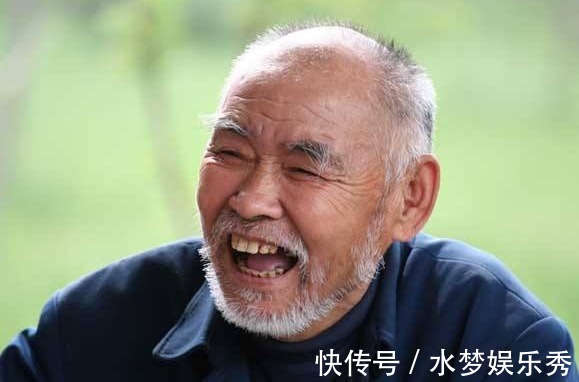 吸烟|104岁老人透露长寿秘诀:既吸烟又喝酒,却唯独不“碰”这件事!