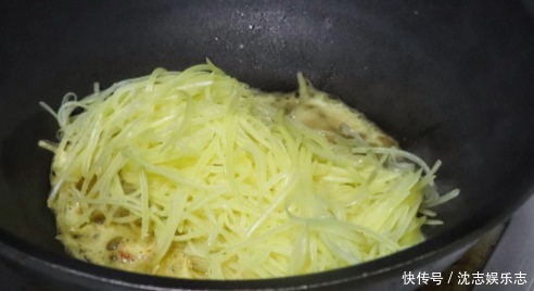 过瘾|炒土豆丝,切记不要直接下锅,只需多加一步,酸辣过瘾还不粘锅