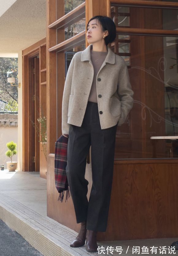 近色系|人到中年别穿得花花绿绿,学40岁博主这样穿,看着比同龄人显年轻