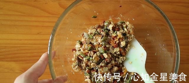 月饼|这款五仁月饼太香了,传统做法味道经典!