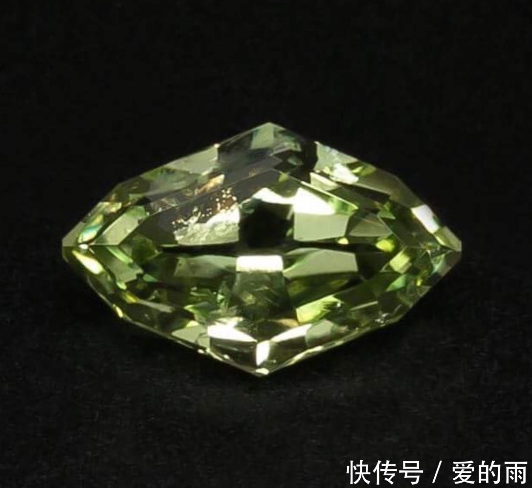 伊丽莎白泰勒#它的紫色恰似伊丽莎白泰勒的眼睛,它就是传说中的暗夜珠宝明星