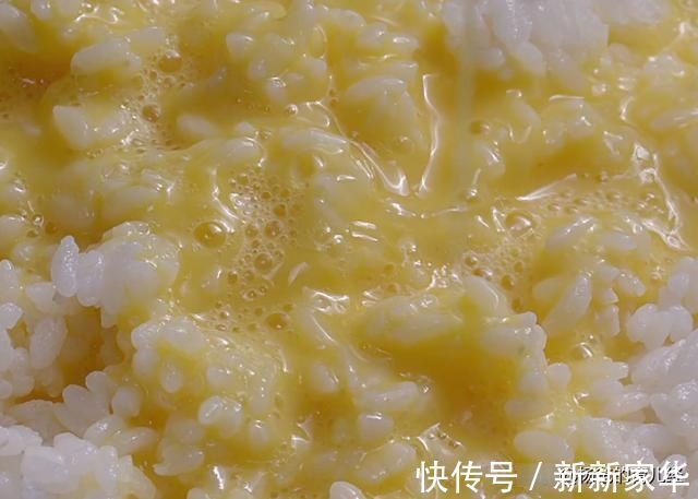 柠檬汁|白米饭的美食新吃法，搭配鸡蛋一拌一煎，营养又解馋，孩子特爱吃
