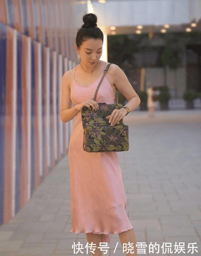 荷叶罗裙一色裁,芙蓉向脸两边开,吊带连衣裙演绎的优雅从容之美