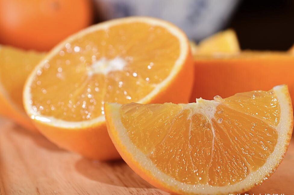 砂糖橘|冬季,有6种“时令水果”放开吃,应季新鲜维C多,走俏市场正便宜