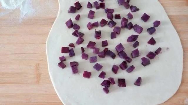 冬季吃红薯不如吃它,买10斤囤起来,蒸馒头时加一点,营养又好吃