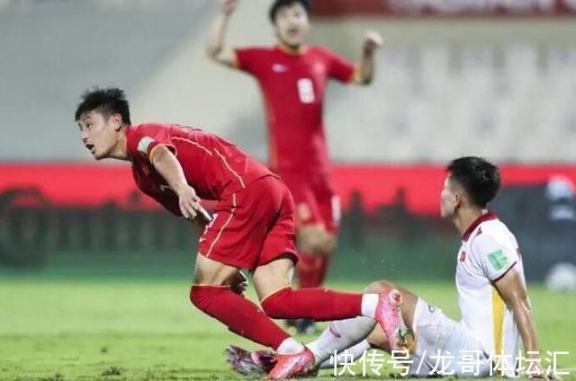 后衛(wèi)|慘遭除名!盯武磊的越南后衛(wèi)被踢出球隊(duì)，輸給國足對越南打擊不小