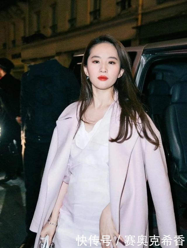 顶级蓝血奢侈品最爱美人颜PK战,你更Pink哪种颜?