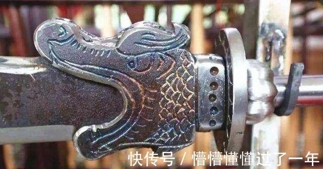 青龙偃月刀@尴尬:关公“青龙偃月刀”重出江湖,却无人能够单手举起!