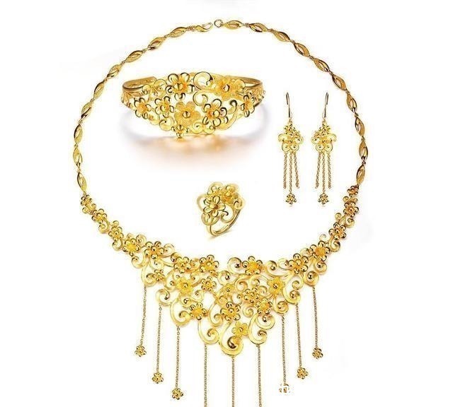 水晶 项链从来都是女人的焦点,它的价值从没消失过,有与众不同的光芒